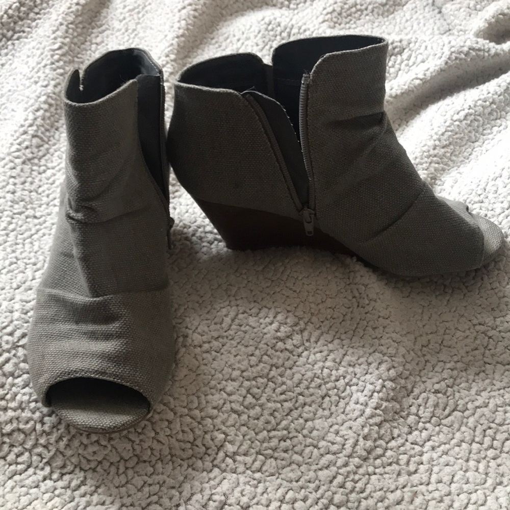 Canvas peep toe booties
